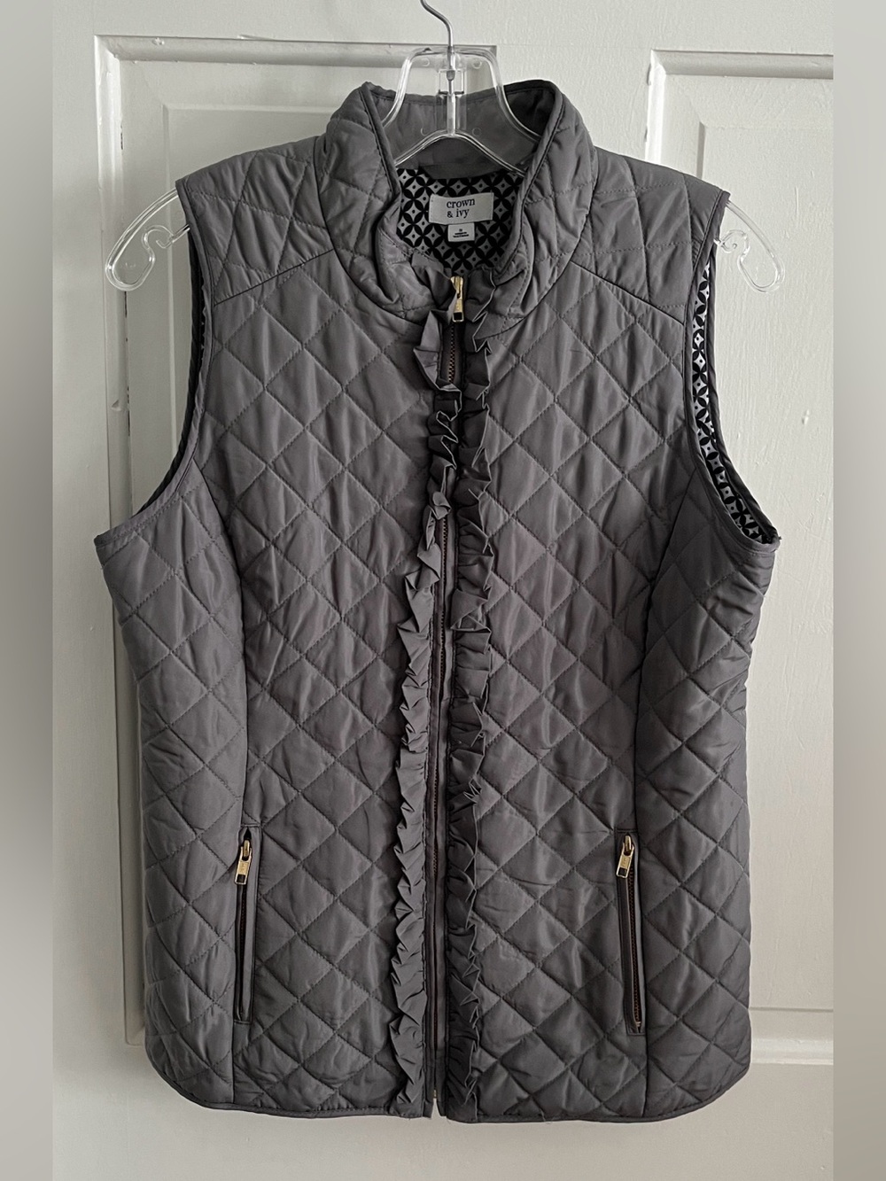 Crown & Ivy gray quilted vest zip front size Small